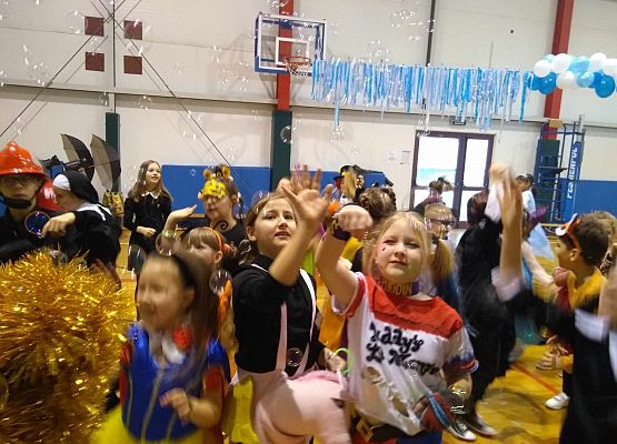 Grafika 8: BAL KARNAWAŁOWY 2024