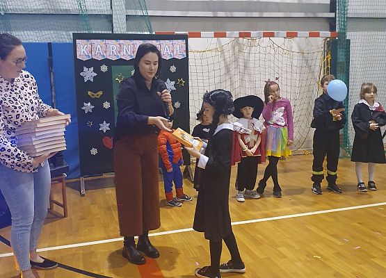 Grafika 5: Konkurs -  ,,NAJPIĘKNIEJSZA MASKA KARNAWAŁOWA”.