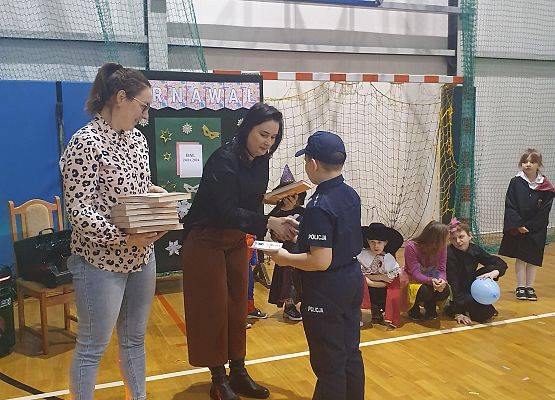 Grafika 6: Konkurs -  ,,NAJPIĘKNIEJSZA MASKA KARNAWAŁOWA”.