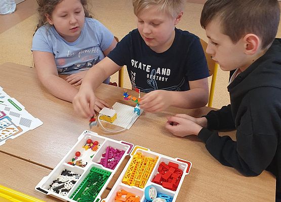 Grafika 1: Poznajemy się – pierwsze zajęcia Lego Education SPIKE™Essential