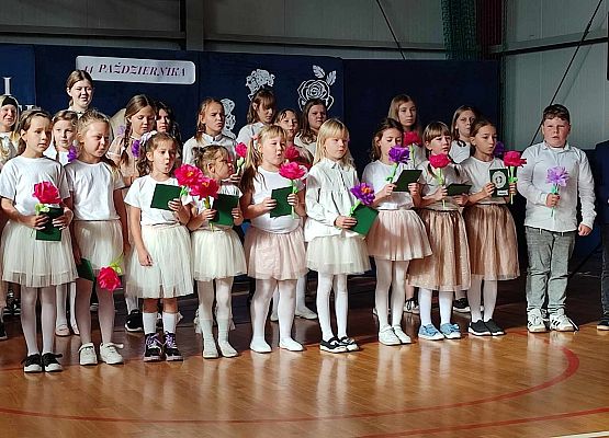 Grafika 11: Dzień Edukacji Narodowej