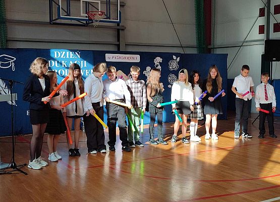 Grafika 13: Dzień Edukacji Narodowej