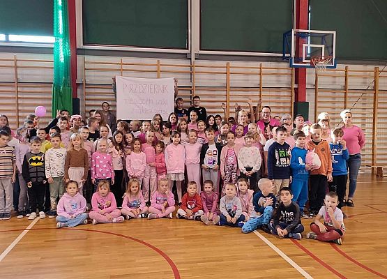 Grafika 1: „Różowa wstążeczka” w naszej szkole