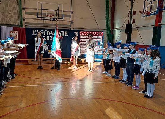 Grafika 2: Ślubowanie klasy pierwszej