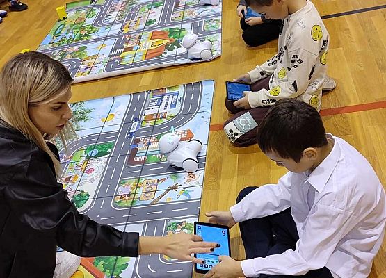 Grafika 2: Program edukacyjny ,,Akademia Programistów - Roboty Segregują Odpady"