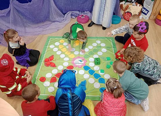 Grafika 6: Dzień Postaci z Bajek