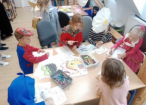 Grafika 5: Dzień Postaci z Bajek