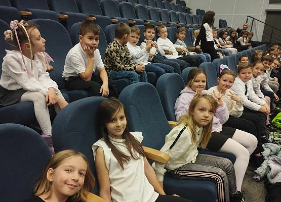 Grafika 2: Wizyta w teatrze