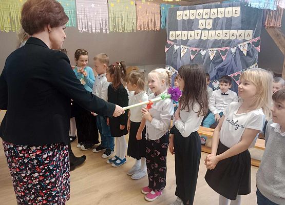 Grafika 3: Pasowanie na Świetliczaka