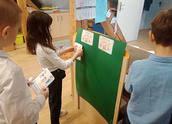 Grafika 1: Pasowanie na Świetliczaka