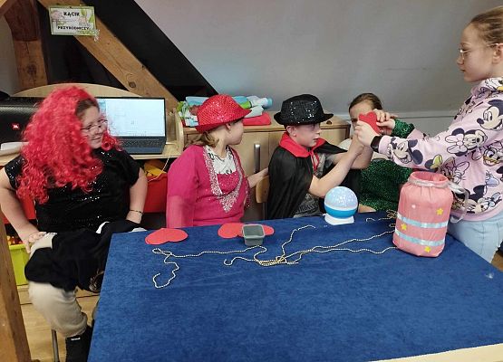 Grafika 13: „Święty Andrzej Ci ukaże, co Ci los przyniesie w darze”