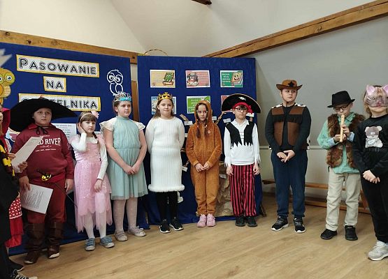 Grafika 5: Pasowanie na Czytelnika