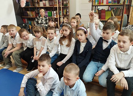 Grafika 4: Pasowanie na Czytelnika