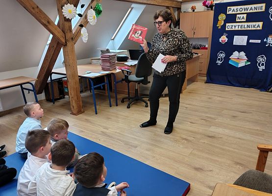 Grafika 9: Pasowanie na Czytelnika