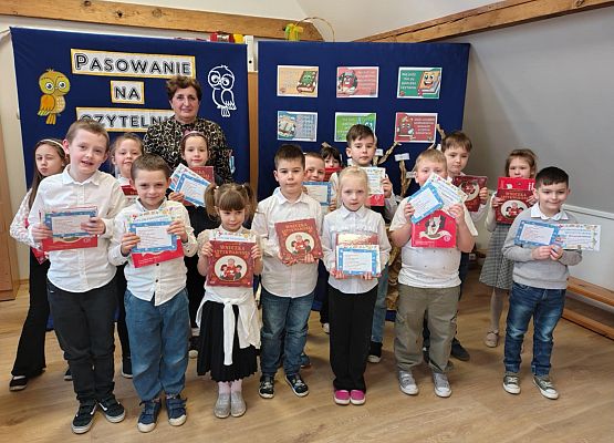 Grafika 12: Pasowanie na Czytelnika