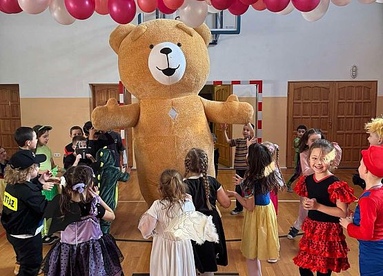 Grafika 19: Bal karnawałowy 2025