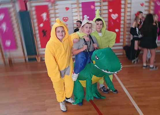 Grafika 13: Bal karnawałowy 2025