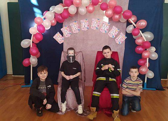 Grafika 16: Bal karnawałowy 2025