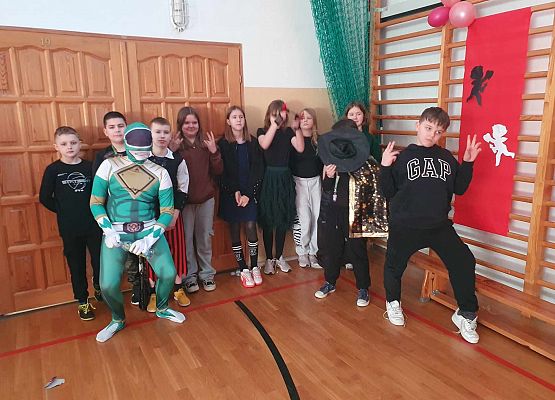 Grafika 12: Bal karnawałowy 2025