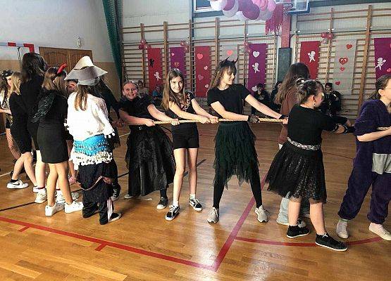 Grafika 5: Bal karnawałowy 2025