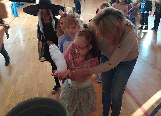 Grafika 27: Bal karnawałowy 2025