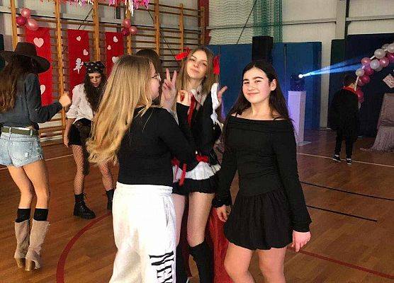 Grafika 3: Bal karnawałowy 2025