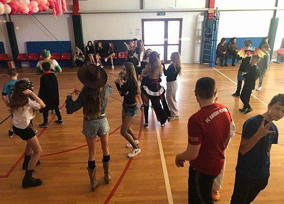 Grafika 2: Bal karnawałowy 2025