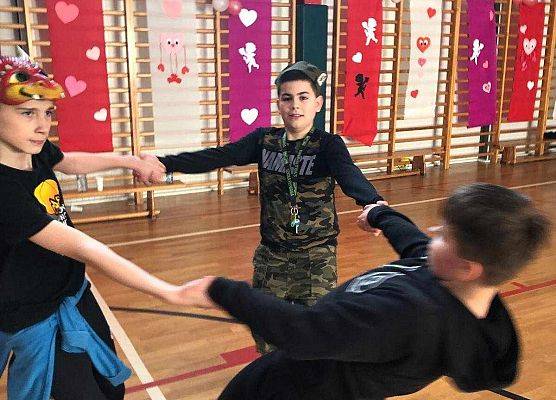 Grafika 4: Bal karnawałowy 2025