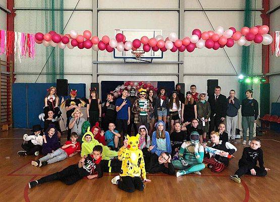 Grafika 9: Bal karnawałowy 2025