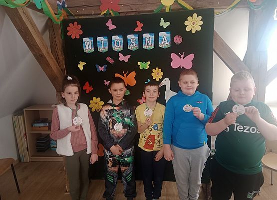 Grafika 5: Wiosenny Festiwal Kolorowanek w świetlicy szkolnej