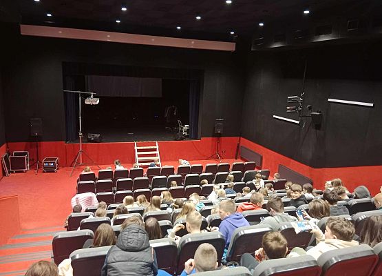 Grafika 6: Uczniowie klas IV, V i VI w teatrze