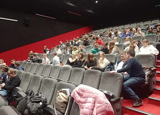 Grafika 7: Uczniowie klas IV, V i VI w teatrze