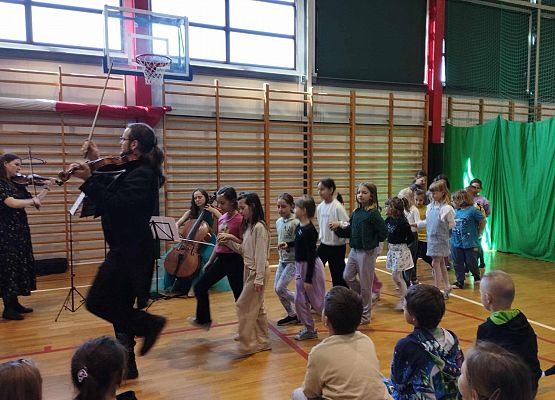 Grafika 5: Muzyczna podróż po świecie - koncert pt. ,,Tańce świata"