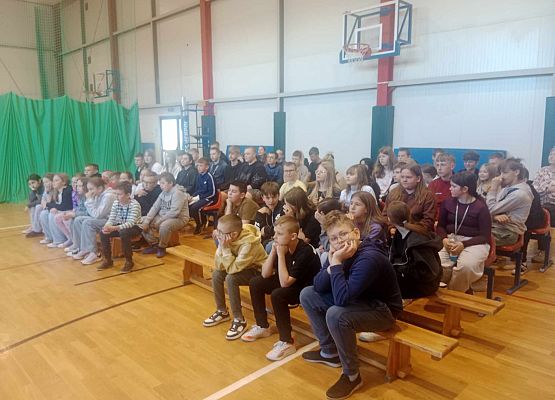 Grafika 9: Muzyczna podróż po świecie - koncert pt. ,,Tańce świata"