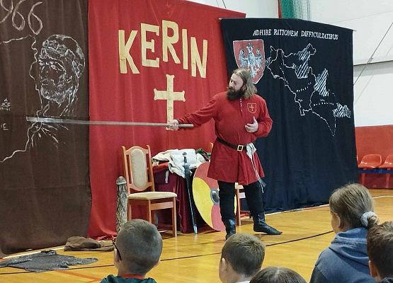 Grafika 11: ŻYWA LEKCJA HISTORII  z Bractwem Rycerskim ,,Kerin"
