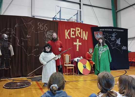 Grafika 5: ŻYWA LEKCJA HISTORII  z Bractwem Rycerskim ,,Kerin"