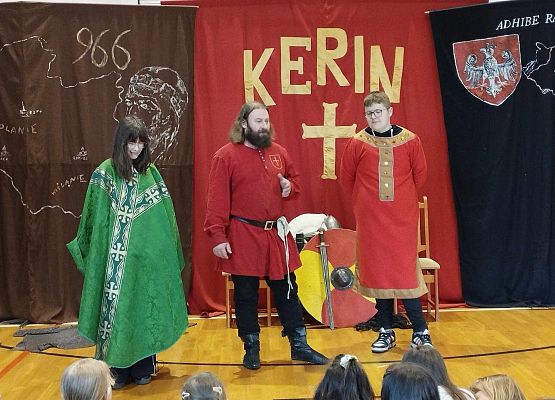 Grafika 6: ŻYWA LEKCJA HISTORII  z Bractwem Rycerskim ,,Kerin"