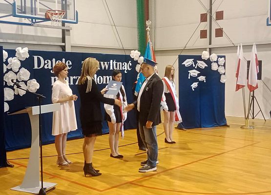 Grafika 8: Dajcie zakwitnąć marzeniom