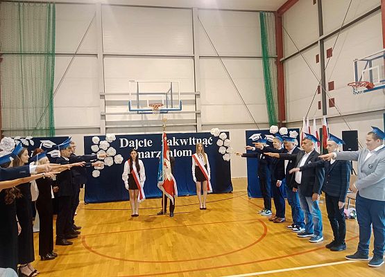 Grafika 18: Dajcie zakwitnąć marzeniom