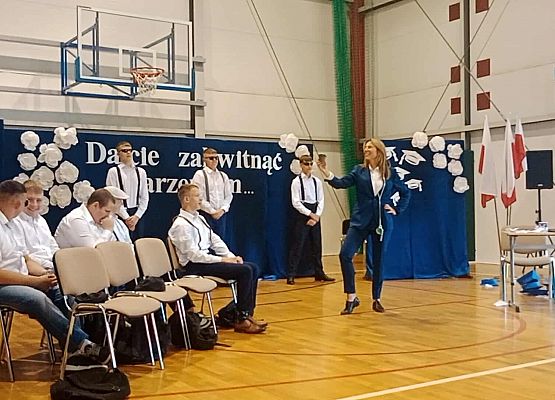 Grafika 15: Dajcie zakwitnąć marzeniom