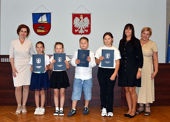 Grafika 3: Wręczenie stypendiów Wójta Gminy Ustka 2025 r.