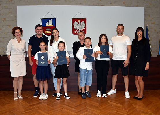 Grafika 1: Wręczenie stypendiów Wójta Gminy Ustka 2025 r.