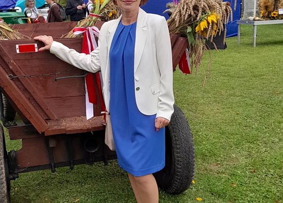 Grafika 6: Uczniowie w korowodzie Gminnego Święta Plonów w Zaleskich