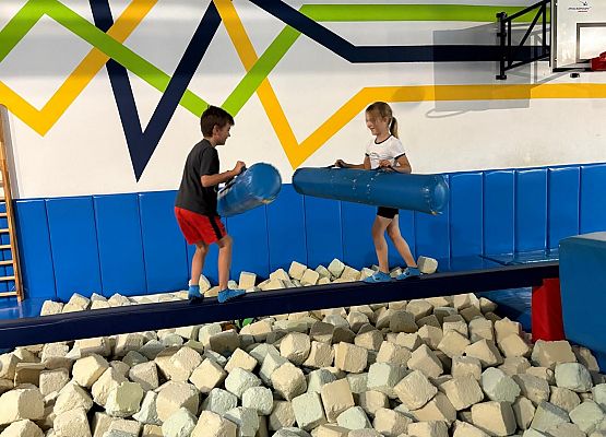 Grafika 7: W parku trampolin JUMP2SKY