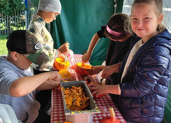 Grafika 17: Wycieczka na Farmę Alexa w Charbrowie koło Łeby