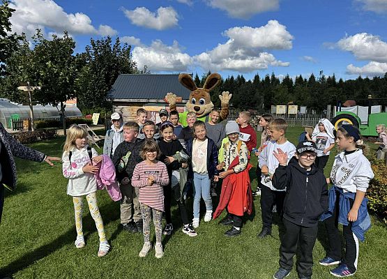 Grafika 23: Wycieczka na Farmę Alexa w Charbrowie koło Łeby