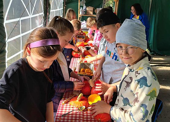 Grafika 18: Wycieczka na Farmę Alexa w Charbrowie koło Łeby