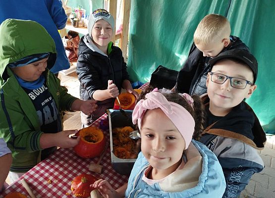 Grafika 3: Wycieczka na Farmę Alexa w Charbrowie koło Łeby