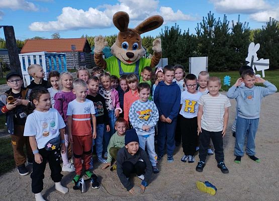 Grafika 12: Wycieczka na Farmę Alexa w Charbrowie koło Łeby