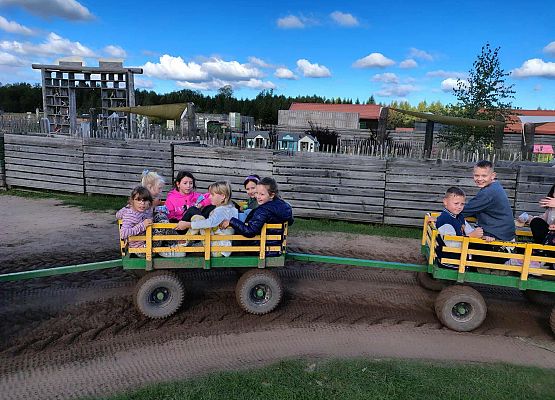 Grafika 22: Wycieczka na Farmę Alexa w Charbrowie koło Łeby